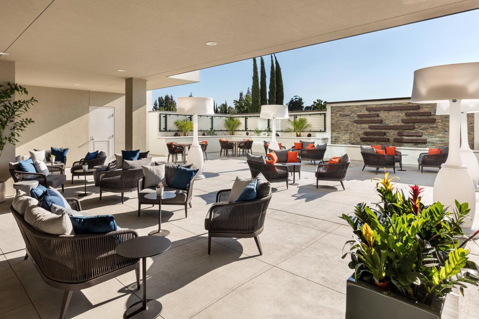 Courtyard By Marriott Los Angeles Monterey Park Esterno foto