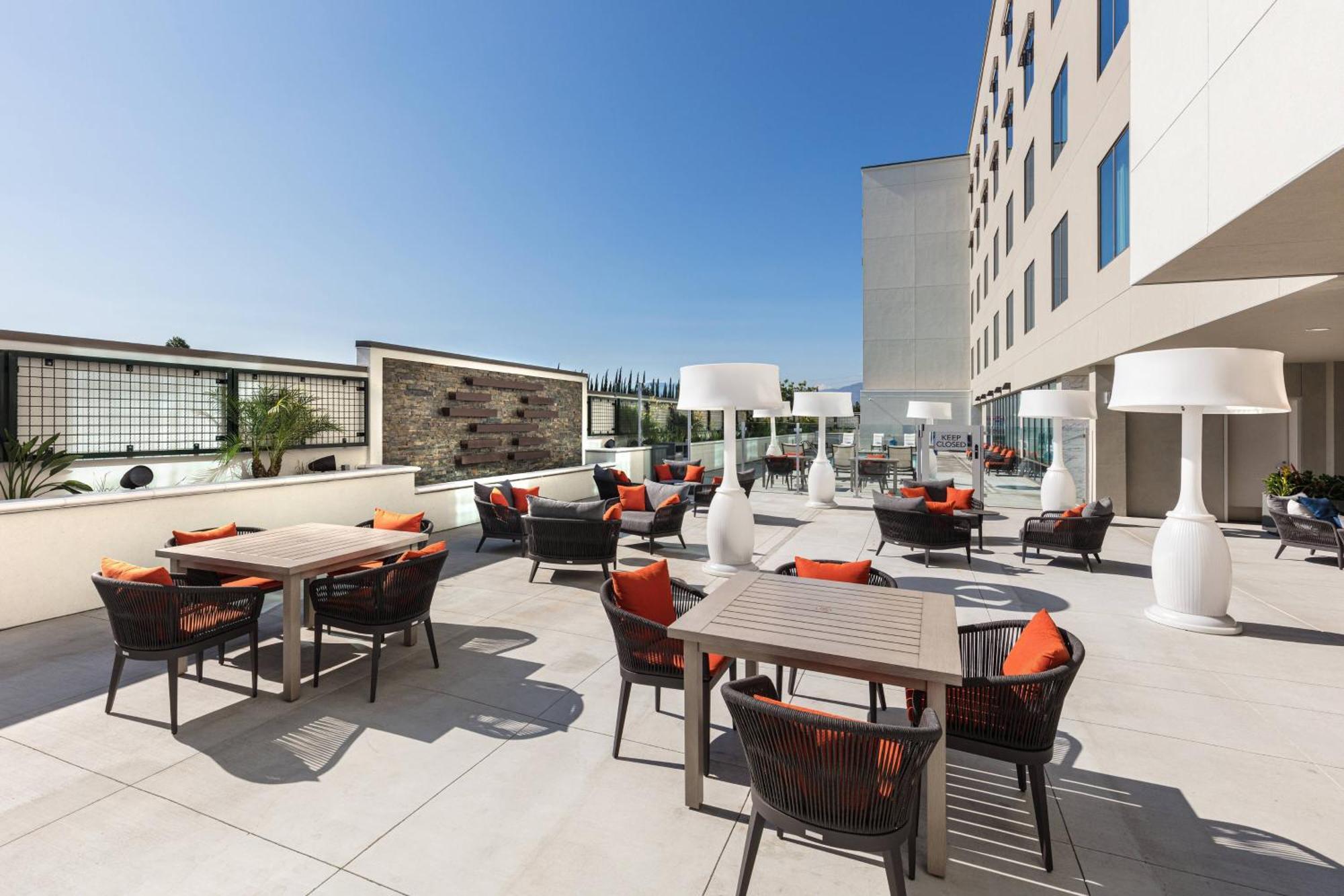 Courtyard By Marriott Los Angeles Monterey Park Esterno foto